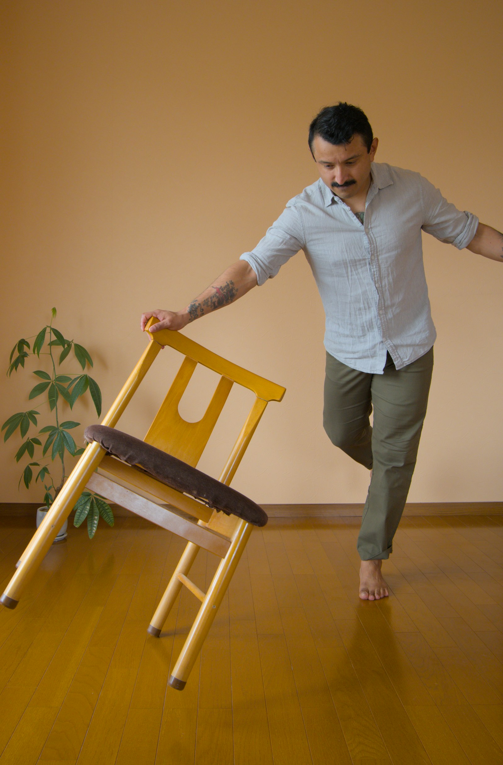 The Tuesday 10am, six chairs